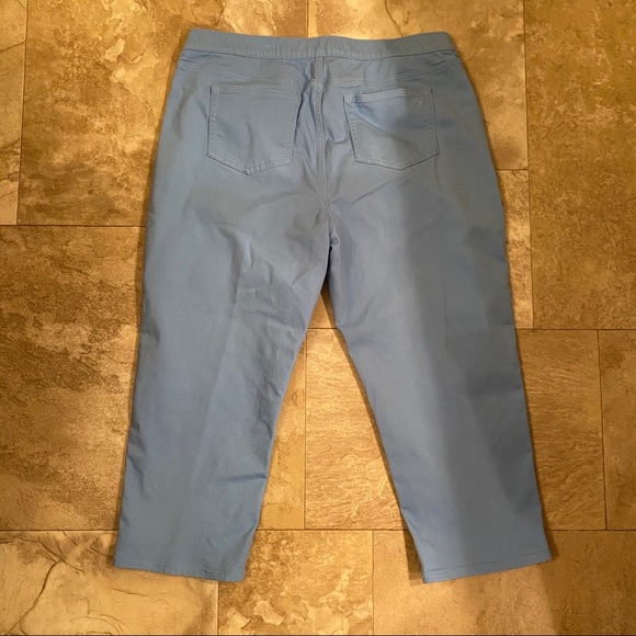 Susan Graver Stretch Twill Pull-on Capri Pants - Picture 6 of 8